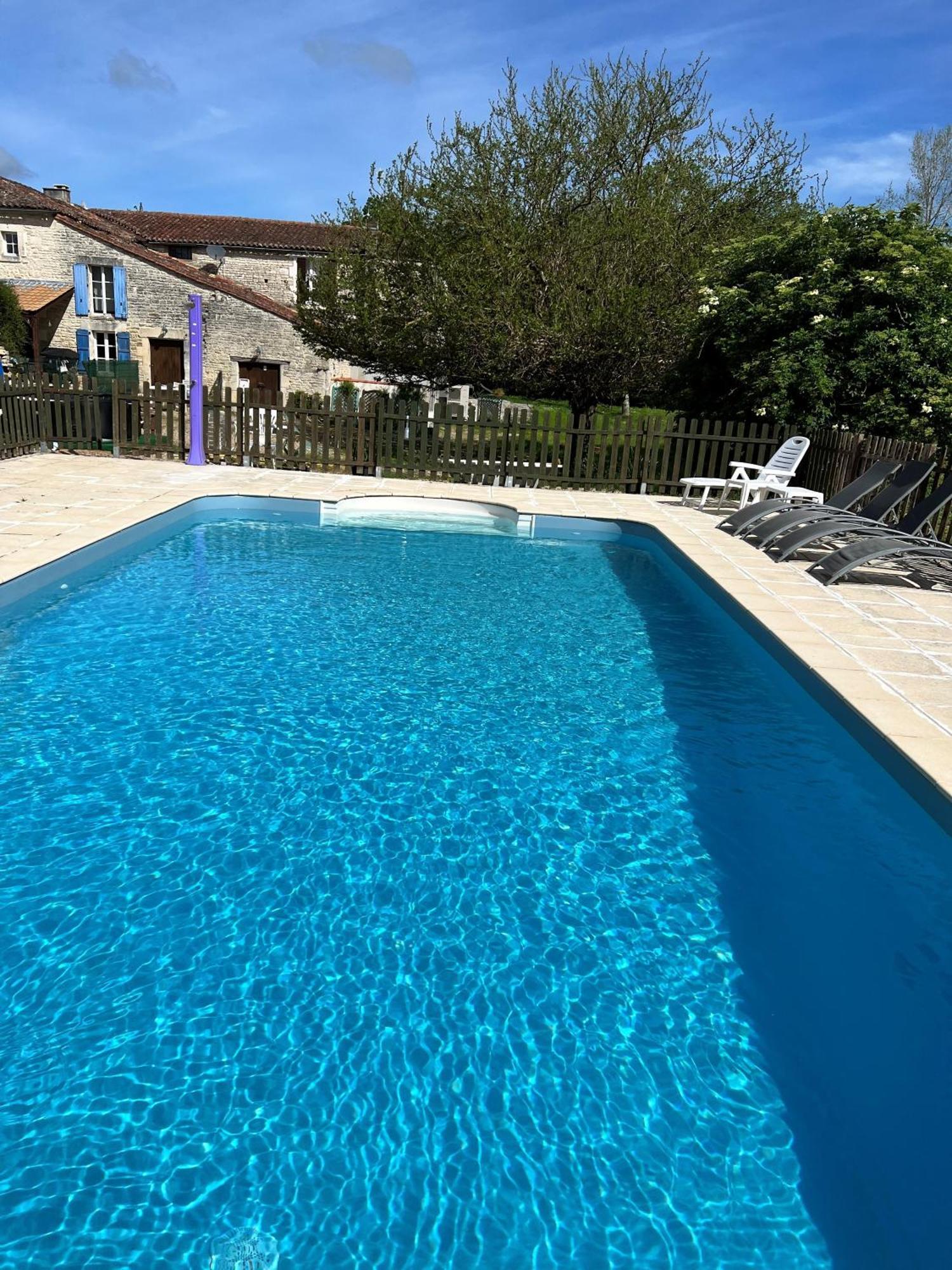 Le Petit Bijou Bed & Breakfast Saint-Fraigne ภายนอก รูปภาพ
