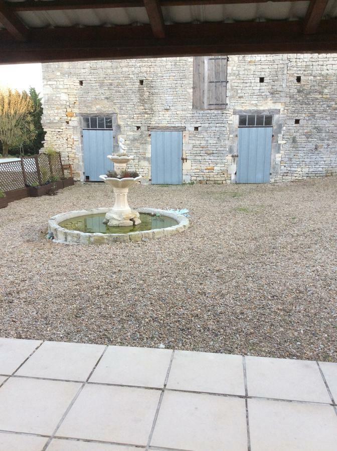 Le Petit Bijou Bed & Breakfast Saint-Fraigne ภายนอก รูปภาพ