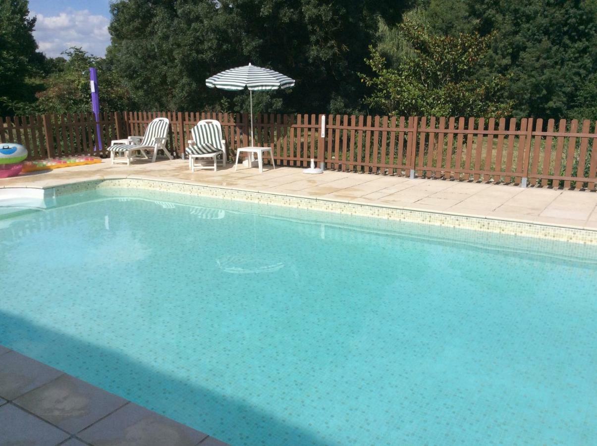 Le Petit Bijou Bed & Breakfast Saint-Fraigne ภายนอก รูปภาพ