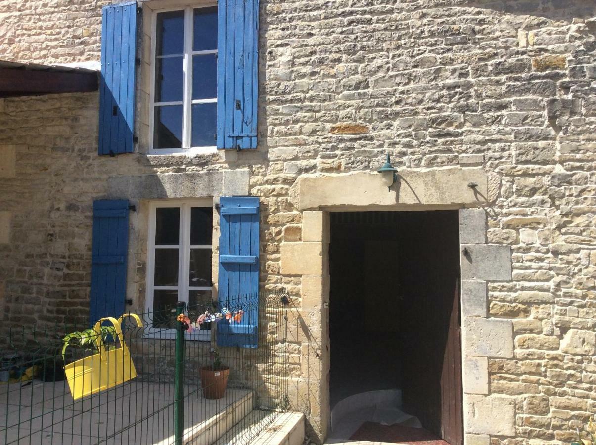 Le Petit Bijou Bed & Breakfast Saint-Fraigne ภายนอก รูปภาพ