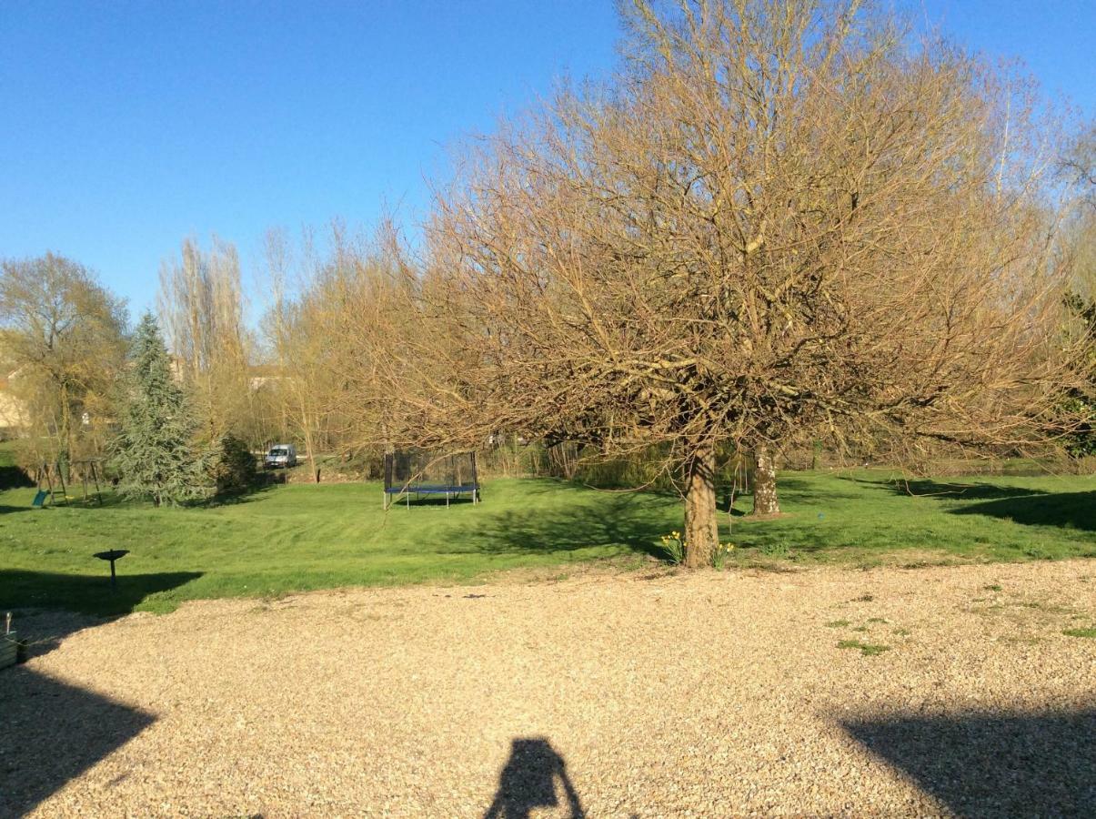 Le Petit Bijou Bed & Breakfast Saint-Fraigne ภายนอก รูปภาพ