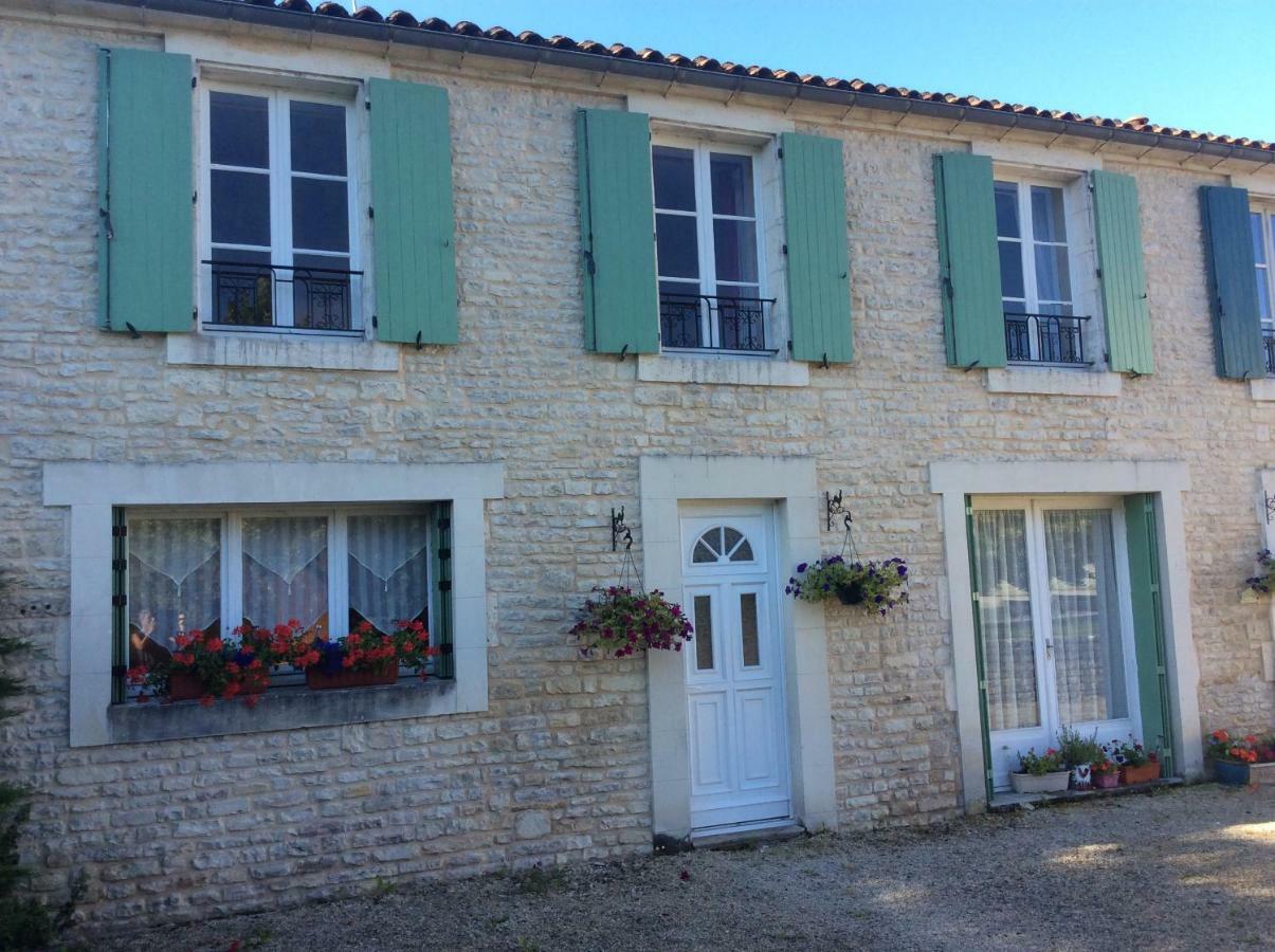 Le Petit Bijou Bed & Breakfast Saint-Fraigne ภายนอก รูปภาพ