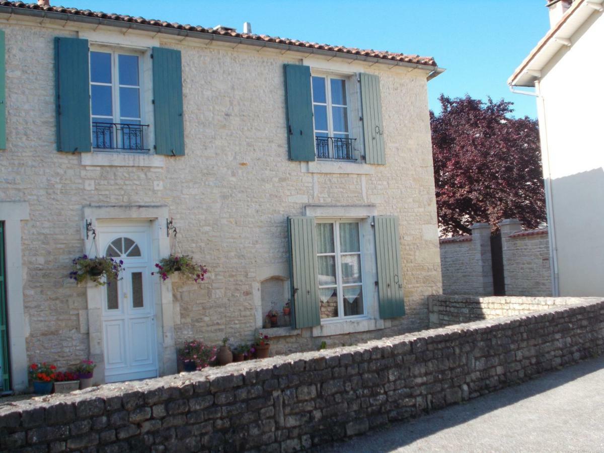 Le Petit Bijou Bed & Breakfast Saint-Fraigne ภายนอก รูปภาพ