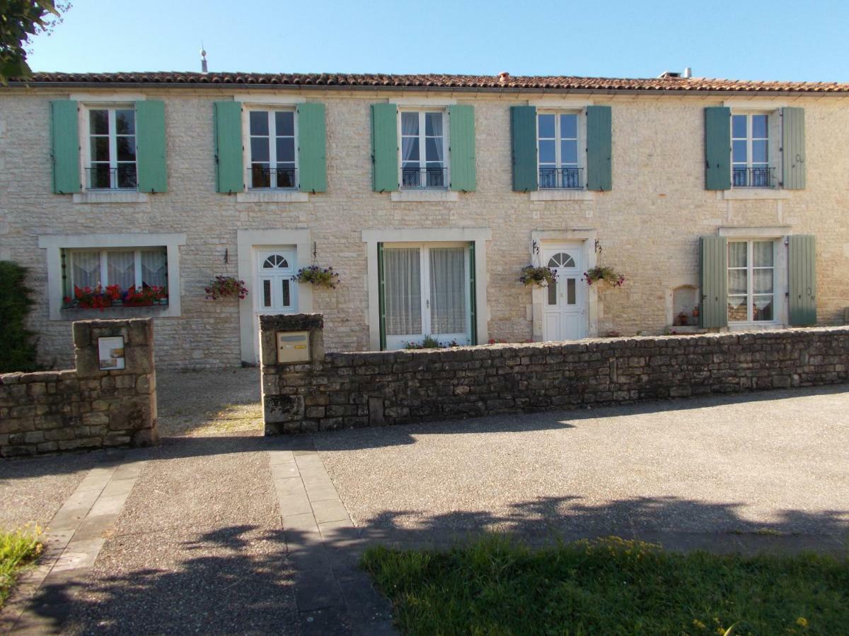 Le Petit Bijou Bed & Breakfast Saint-Fraigne ภายนอก รูปภาพ