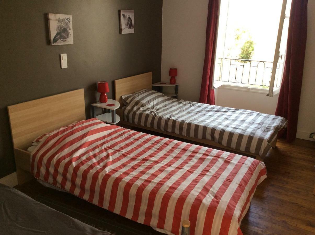 Le Petit Bijou Bed & Breakfast Saint-Fraigne ภายนอก รูปภาพ